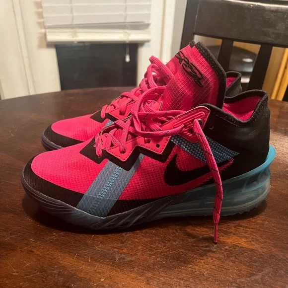 Nike LeBron 18 Low \